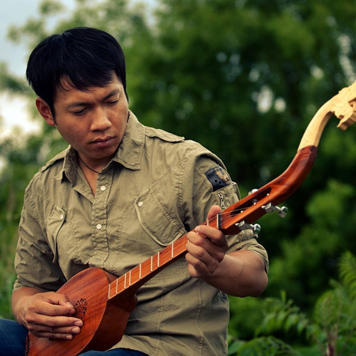 Me trying to play the Lao guitar